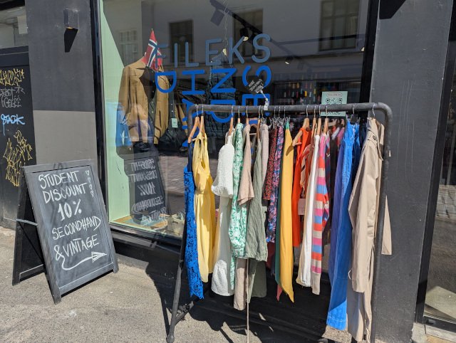 Fileks Bergen, Garments displayed outside the shop.