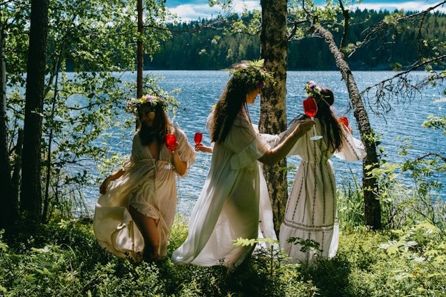 Girls dressed for midsummer