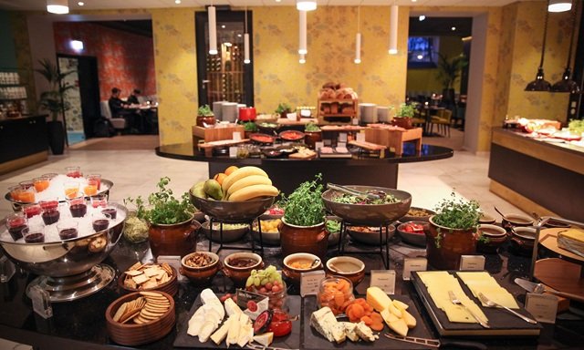 Thon Hotel Rosenkrantz breakfast buffet