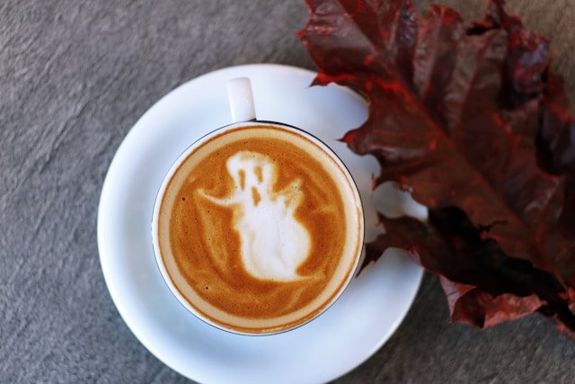 Hot drink decorated with a ghost of foam on top